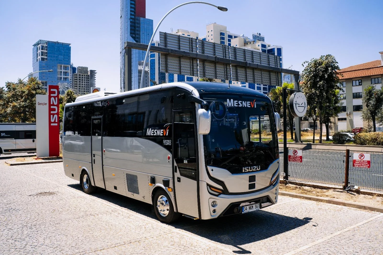 Isuzu Grand Toro 2025