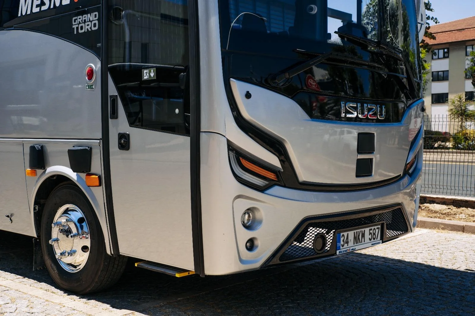 Isuzu Grand Toro 2025