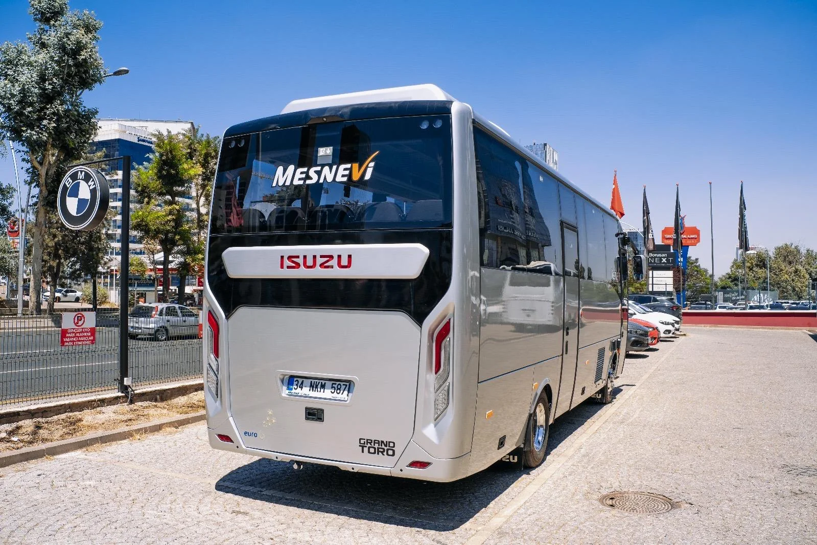 Isuzu Grand Toro 2025